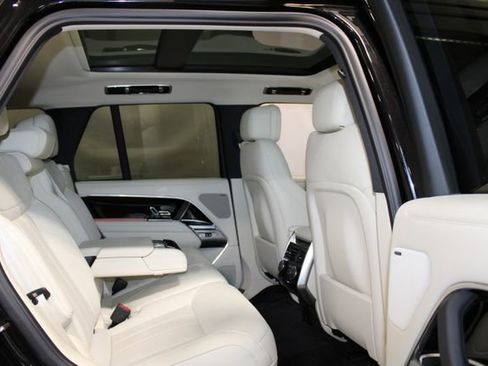 Used 2025 Land Rover Range Rover SE AWD/4WD image 15