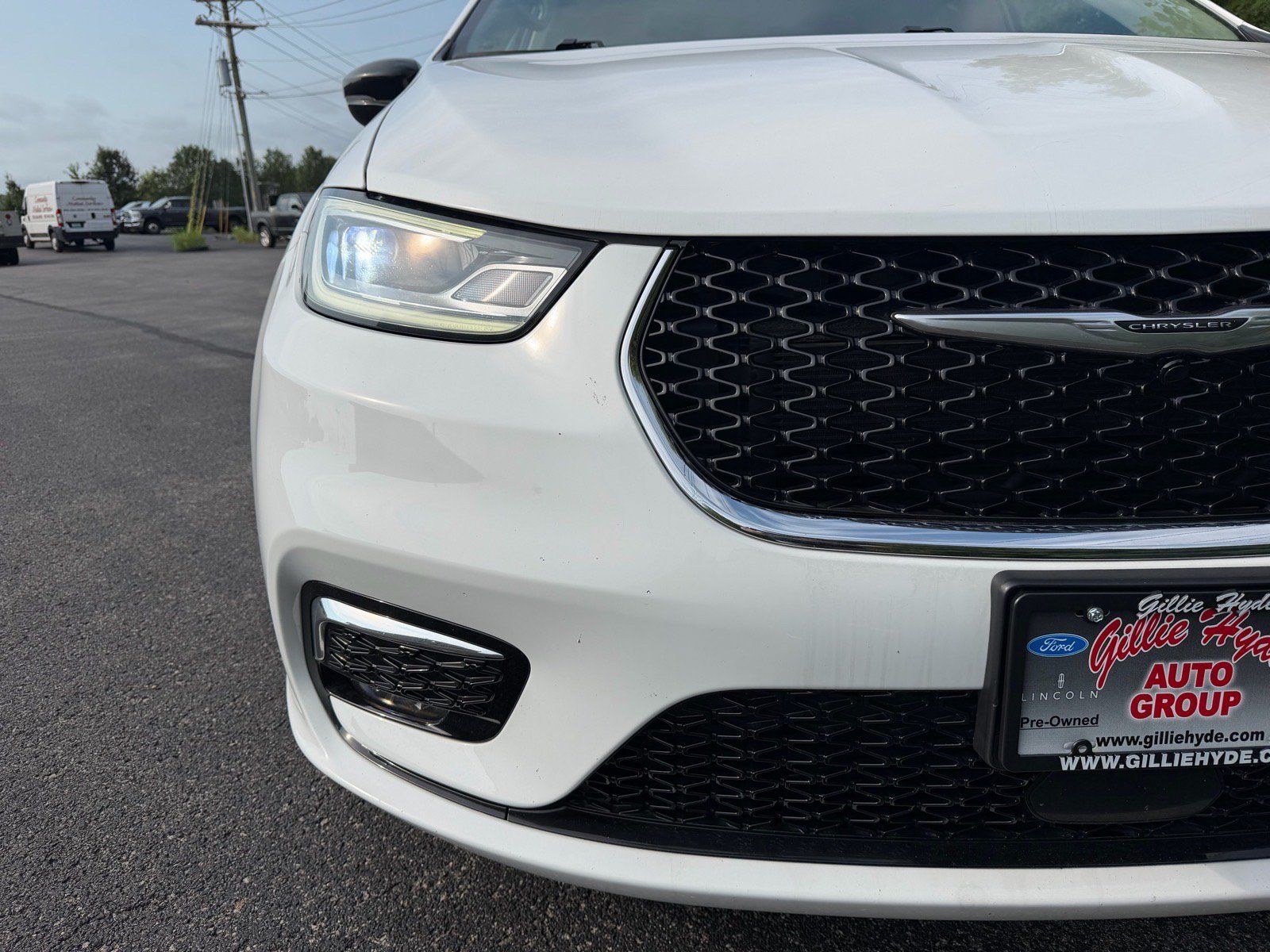 Used 2024 Chrysler Pacifica Touring-L FWD image 5