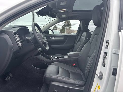 Certified 2026 Volvo XC40 B5 Plus w/ Protection Package Premier AWD/4WD image 19