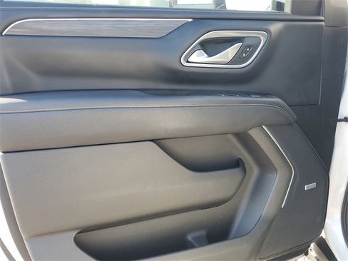 Used 2021 GMC Yukon SLT w/ SLT Luxury Package image 19