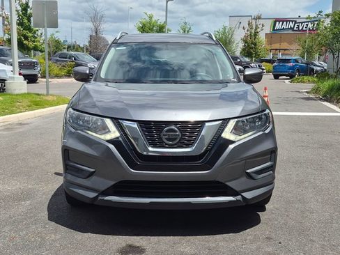 Used 2018 Nissan Rogue SV image 2