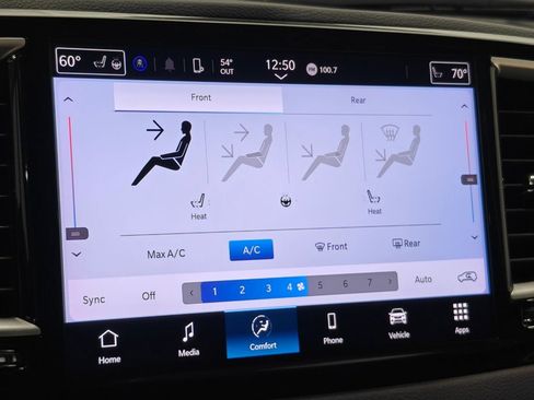 Used 2024 Chrysler Pacifica Touring-L FWD image 39