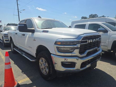 Used 2025 RAM 2500 Big Horn AWD/4WD image 2