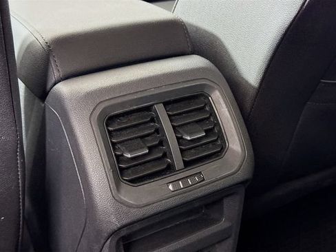 Used 2020 Volkswagen Tiguan SE FWD image 34