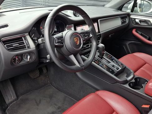 Certified 2022 Porsche Macan S AWD/4WD image 4