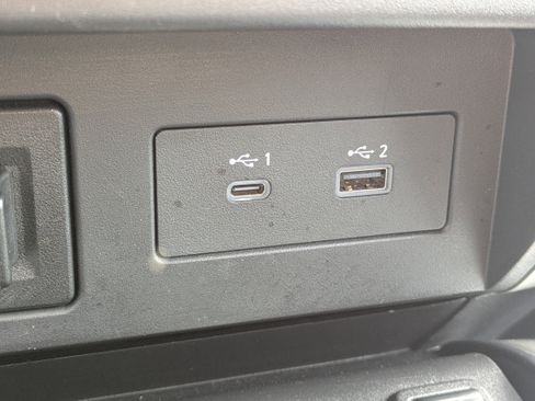 Used 2023 Nissan Titan SV w/ SV Convenience Package RWD image 21