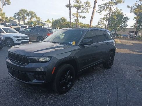 Certified 2022 Jeep Grand Cherokee Altitude AWD/4WD image 2