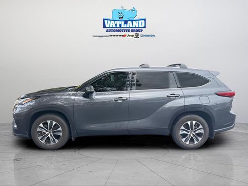 Used 2020 Toyota Highlander XLE FWD image 43
