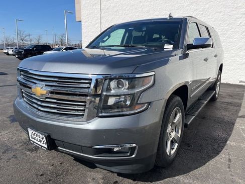 Used 2019 Chevrolet Suburban Premier image 3