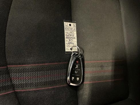 Used 2023 Chevrolet Equinox RS image 34