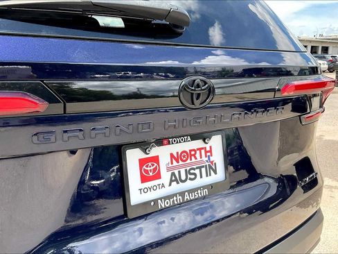 Used 2024 Toyota Grand Highlander FWD image 31