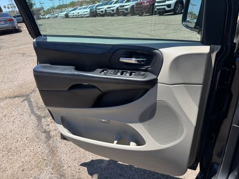 Used 2017 Dodge Grand Caravan SE w/ Power Window Group FWD image 13