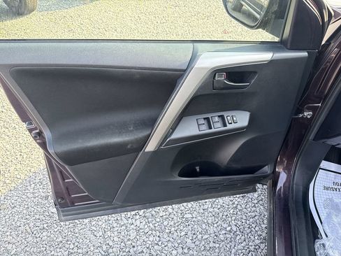 Used 2018 Toyota RAV4 LE FWD image 19