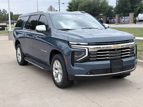 Used 2025 Chevrolet Suburban Premier RWD image 1
