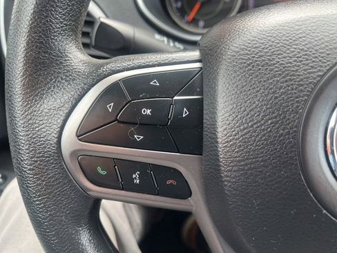 Used 2019 Jeep Cherokee Latitude w/ Popular Appearance Group AWD/4WD image 13