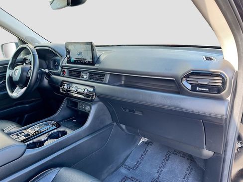 Used 2025 Honda Pilot Elite image 32