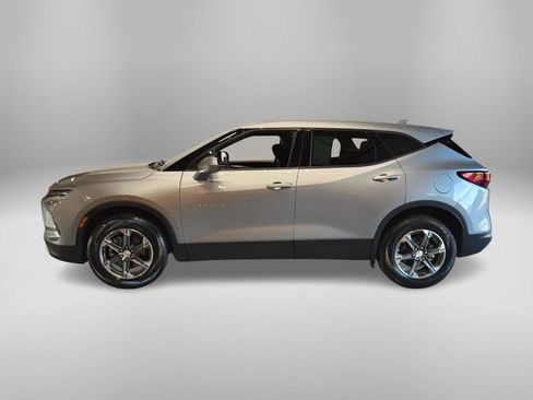 Used 2025 Chevrolet Blazer LT image 2