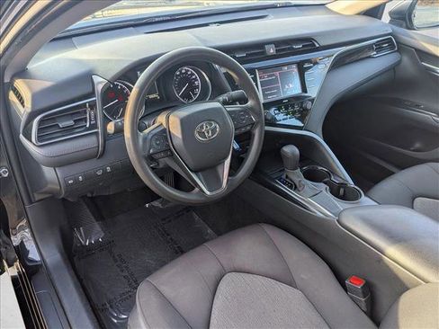Used 2020 Toyota Camry LE image 10