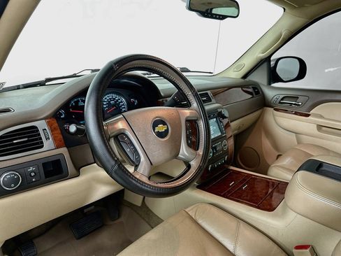 Used 2011 Chevrolet Avalanche LTZ RWD image 10
