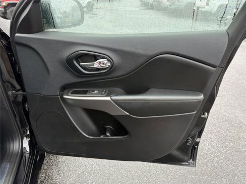 Used 2019 Jeep Cherokee High Altitude image 15