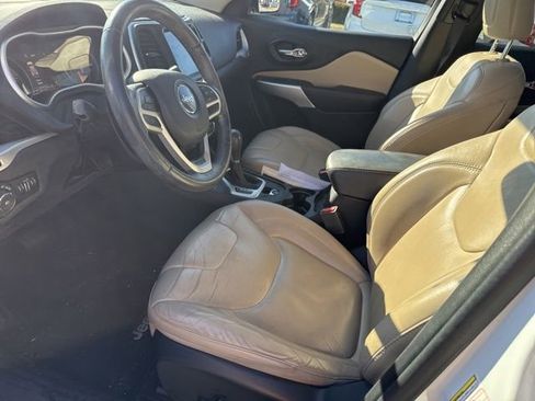 Used 2017 Jeep Cherokee Limited image 15