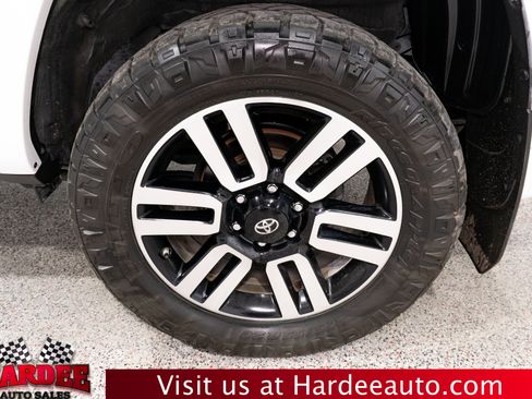 Used 2020 Toyota 4Runner SR5 Premium w/ Moonroof Package RWD image 10