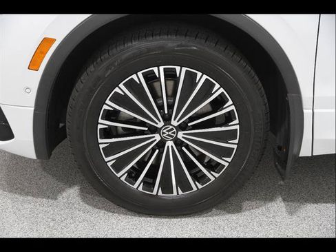 Used 2023 Volkswagen Tiguan SEL R-Line AWD/4WD image 23