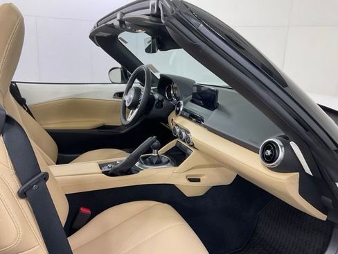 Used 2025 MAZDA MX-5 Miata Grand Touring w/ Weather Package image 39