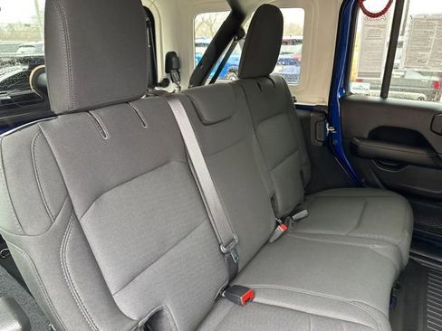 Used 2019 Jeep Wrangler Unlimited Sahara AWD/4WD image 16