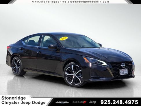 Used 2023 Nissan Altima 2.5 SR FWD image 1