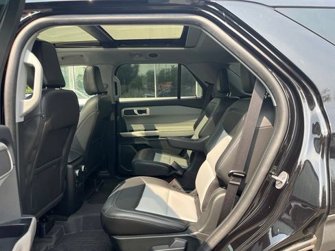 Used 2023 Ford Explorer XLT w/ Equipment Group 202A AWD/4WD image 11