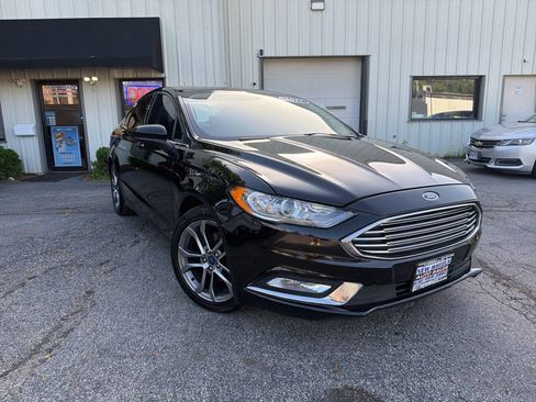 Used 2017 Ford Fusion SE w/ Equipment Group 201A FWD image 9