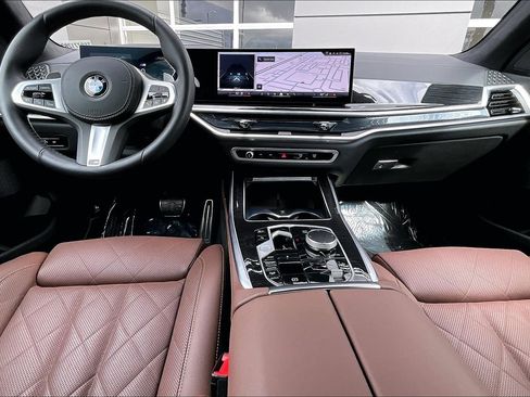 Used 2025 BMW X7 xDrive40i w/ M Sport Package image 15