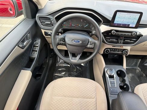 Used 2020 Ford Escape SE image 16