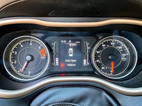 Used 2018 Jeep Cherokee Latitude w/ Altitude Package image 12