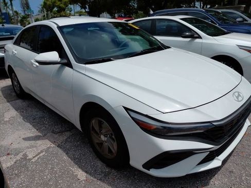 Certified 2026 Hyundai Elantra SE FWD image 2