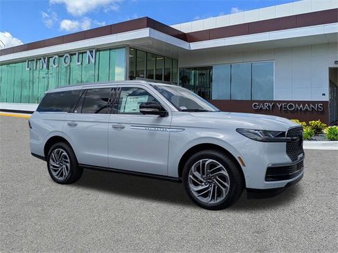 New 2025 Lincoln Navigator Reserve image 2