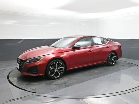 Used 2023 Nissan Altima 2.5 SR FWD image 34