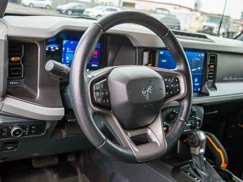 Used 2023 Ford Bronco Badlands image 14