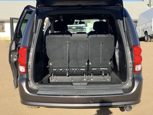 Used 2018 Dodge Grand Caravan SE FWD image 24