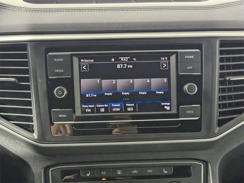 Used 2022 Volkswagen Atlas Cross Sport SE image 19