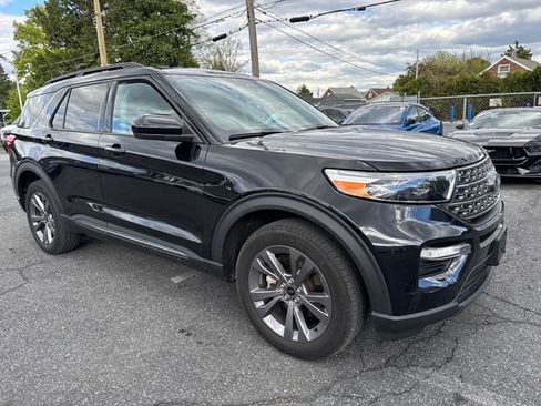 Used 2023 Ford Explorer XLT w/ Equipment Group 202A AWD/4WD image 7