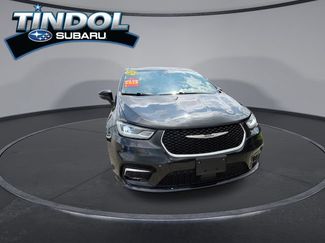 Used 2023 Chrysler Pacifica Touring-L FWD video 2