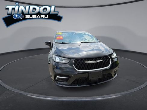 Used 2023 Chrysler Pacifica Touring-L FWD image 2