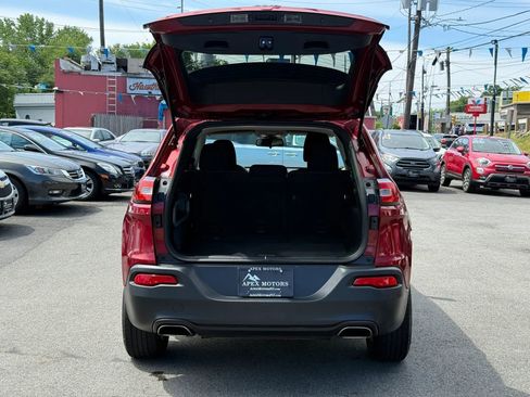 Used 2015 Jeep Cherokee Latitude w/ Cold Weather Group AWD/4WD image 7