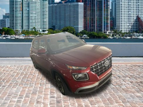 Used 2023 Hyundai Venue SEL FWD image 2