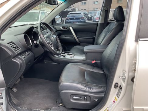 Used 2012 Toyota Highlander SE w/ Tow Pkg AWD/4WD image 10