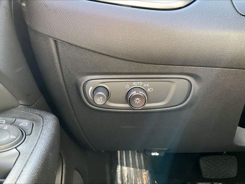 Used 2024 Chevrolet Equinox LT FWD image 32