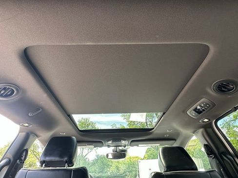 Used 2025 Chrysler Pacifica Limited FWD image 25