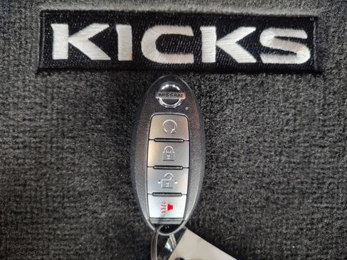 Used 2021 Nissan Kicks SR w/ SR Premium Package FWD image 31